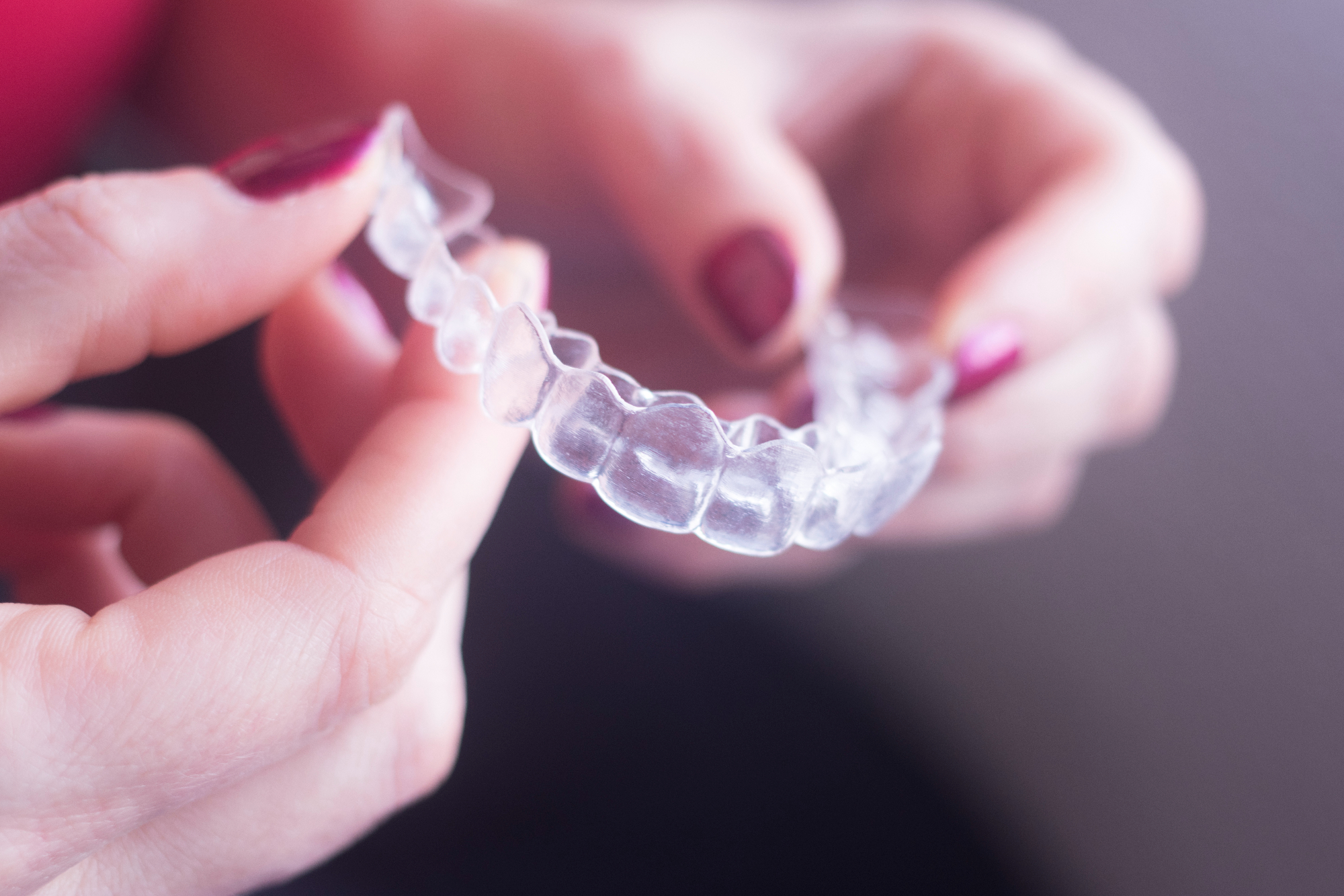 Invisalign ali nevidni zobni aparat